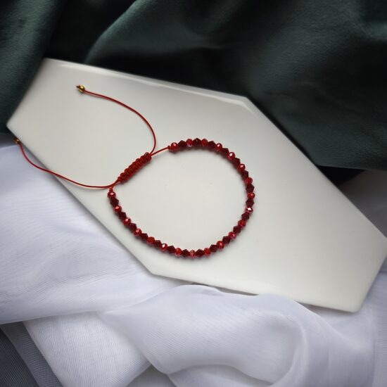 Bordo sarkana aproce